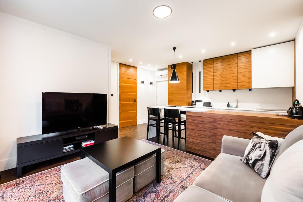 Apartment Wola Luxury Wooden